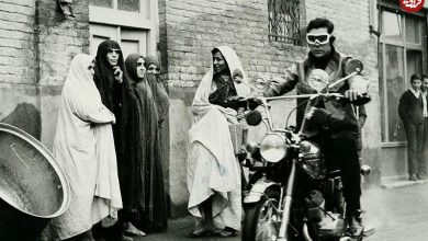 (عکس) «بهروز وثوقی و بهمن مفید» در صحنه‌هایی از فیلم «رضا موتوری»؛ سال 1349