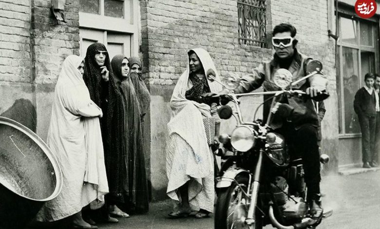 گذری در سینما ؛ «بهروز وثوقی و بهمن مفید» در صحنههایی از فیلم «رضا موتوری»؛ سال 1349 (عکس) «بهروز وثوقی و بهمن مفید» در صحنههایی از فیلم «رضا موتوری»؛ سال 1349