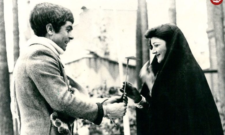 گذری در تلویزیون ؛ «بهروز وثوقی و جمشید مشایخی» در صحنهای از «سوتهدلان»؛ سال 1356 (عکس) «بهروز وثوقی و جمشید مشایخی» در صحنهای از «سوتهدلان»؛ سال 1356