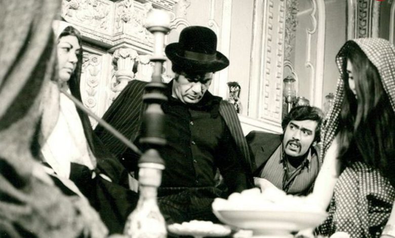 (عکس) سفر در زمان؛ «ناصر ملک مطیعی» در پشت صحنۀ فیلم «کاکو»؛ سال 1350 (عکس) «ناصر ملک مطیعی» در پشت صحنۀ فیلم «کاکو»؛ سال 1350