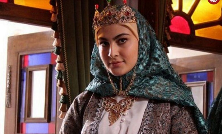 تاریخ وبگردی |«فخرالزمان شالچی» در پشت صحنه سریال «بانوی عمارت»؛ سال 1397 (عکس) «فخرالزمان شالچی» در پشت صحنه سریال «بانوی عمارت»؛ سال 1397