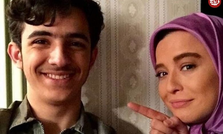 زمان وبگردی ؛ «کیوان، کیمیا، نرگس و پیمان» در پشت صحنه سریال «کیمیا» سال 1394 (عکس) «کیوان، کیمیا، نرگس و پیمان» در پشت صحنه سریال «کیمیا» سال 1394