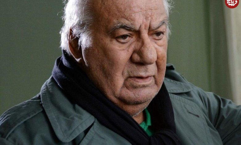 تاریخ وبگردی |«ناصرملک مطیعی» در مقابل خانه اش در تهران؛ دهه 50 (عکس) قابی از تاریخ؛ «ناصرملک مطیعی» در مقابل خانه اش در تهران؛ دهه 50