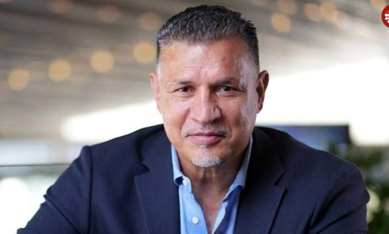 تاریخ وبگردی | علی دایی و دخترش در حرم امام رضا(ع) (عکس) علی دایی و دخترش در حرم امام رضا(ع)