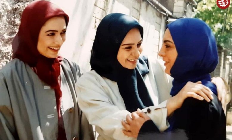 نگاه روز | «آتنه فقیه نصیری، سحر ولدبیگی و حمیرا ریاضی» در پشت صحنه سریال دختران؛ سال 79 (عکس) «آتنه فقیه نصیری، سحر ولدبیگی و حمیرا ریاضی» در پشت صحنه سریال دختران؛ سال 79