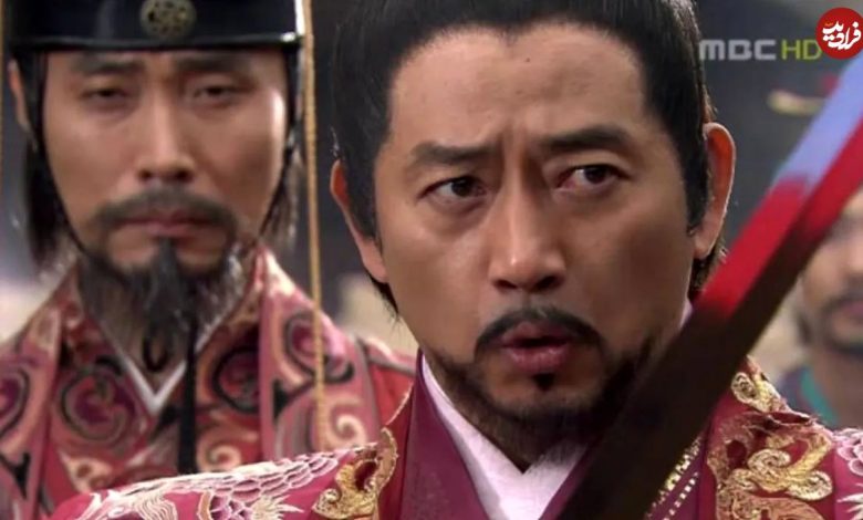 (عکس) سفر در زمان؛ «هموسو و امپراتور گوموا» در پشت صحنه سریال جومونگ؛ سال 2005 (عکس) «هموسو و امپراتور گوموا» در پشت صحنه سریال جومونگ؛ سال 2005