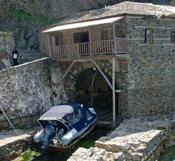 جزیره عجیبی که ورود زنان به آن ممنوع است! +تصاویر جزیره عجیبی که ورود زنان به آن ممنوع است! +تصاویر