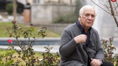 (عکس) سفر در زمان؛ «خسرو سینایی» در 6 سالگی در کنار پدر و برادرش؛ سال 1325