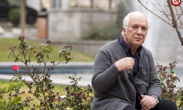 چهره ها در زمان ; «خسرو سینایی» در 6 سالگی در کنار پدر و برادرش؛ سال 1325 (عکس) سفر در زمان؛ «خسرو سینایی» در 6 سالگی در کنار پدر و برادرش؛ سال 1325