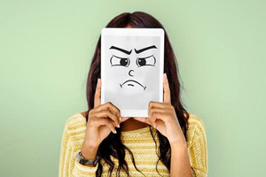 ساعت خواندن | جنجال بر سر کلیپ کتک زدن دختری 10 ماهه ساعت خواندن | جنجال بر سر کلیپ کتک زدن دختری 10 ماهه