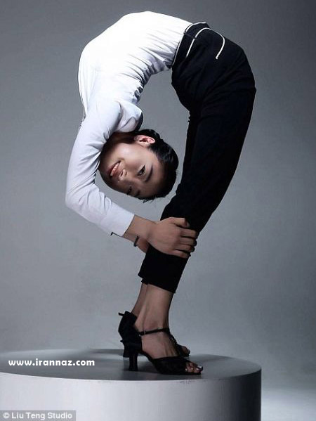 دختر زیبای چینی با بدنی عجیب و خارق العاده دختر زیبای چینی با بدنی عجیب و خارق العاده