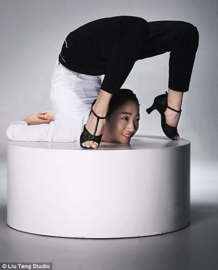 دختر زیبای چینی با بدنی عجیب و خارق العاده دختر زیبای چینی با بدنی عجیب و خارق العاده