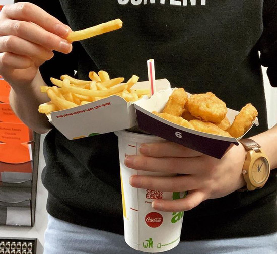 166823745990821-irannaz-com ترفند سریع خوردن فست فود مک دونالد ، McDonald's - Fast food company ، ترفند خوردن سریع فست فود