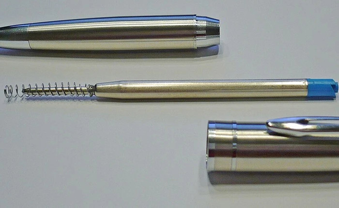 170462185121521-irannaz-com این اقدام عجیب در بین افراد مشهور به دفعات تکرار شده است