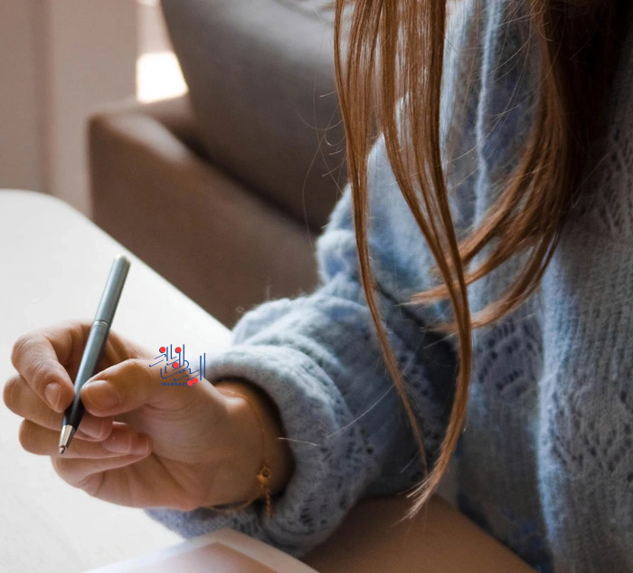 170462185346831-irannaz-com چرا بازیگران و افراد مشهور با خودکار آبی امضاء نمیکنند؟