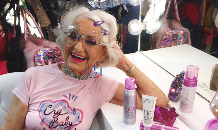 171568041065772-irannaz-com مردم او خاطر نگرش جسورانه اش ستایش می کنند ، زن مدل 95 ساله؛ شیک ترین مادربزرگ دنیا