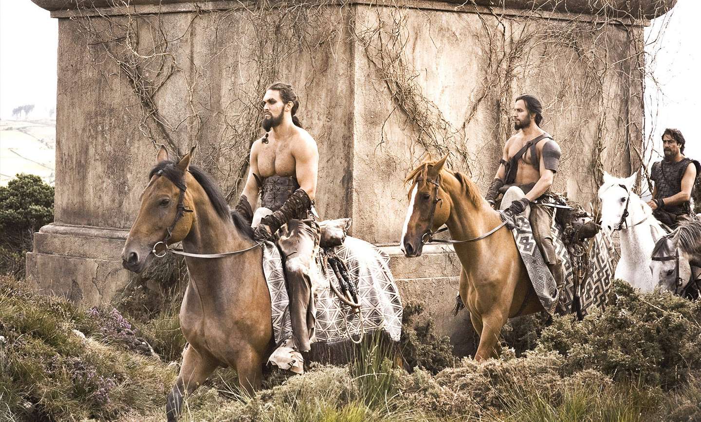 jason-momoa-dothraki-horses-f7js7rlv86rpdlti_15_11zon_15_11zon ارتش دوتراکیها نابود شدند ولی دوباره بازگشتند! - خطاهای بازی تاج و تخت
