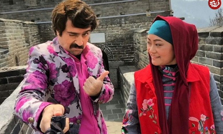 تیتر روز ؛ سفر زمان؛ شکل و شمایل تازه «ارسطو سریال پایتخت» و همسرش در یک مراسم (عکس) شکل و شمایل تازه «ارسطو سریال پایتخت» و همسرش در یک مراسم