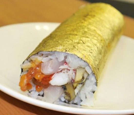 نگاه روز | اگر سوشی با ورقه طلا بخورید برایتان شانس می آورد! نگاه روز | اگر سوشی با ورقه طلا بخورید برایتان شانس می آورد!