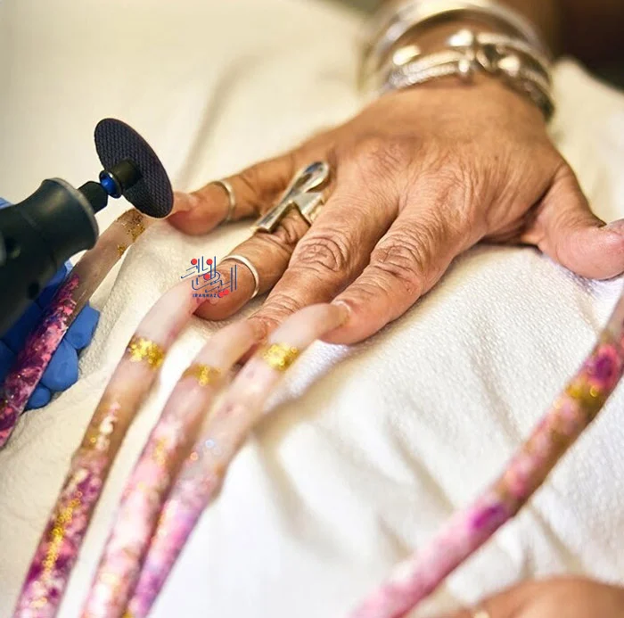 172880793930412-irannaz-com بعد از گذشت 30 سال او تصمیم گرفت ناخن هایش را کوتاه کند