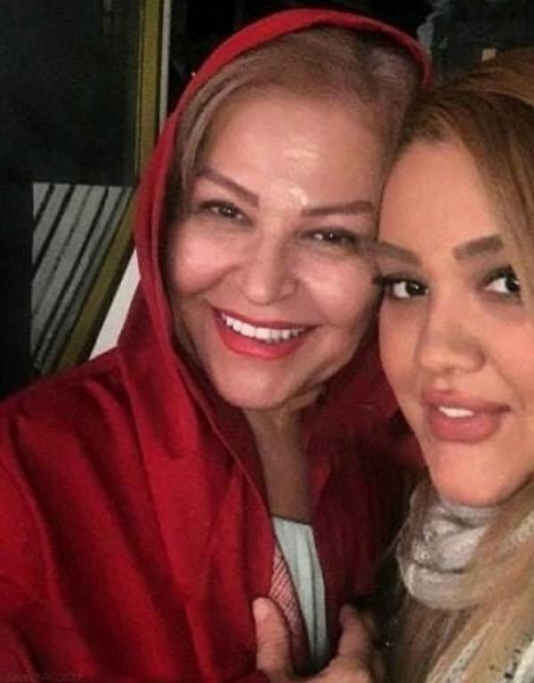 اکرم محمدی و دخترش