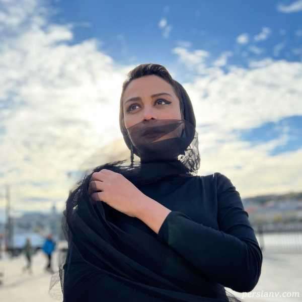 مارال فرجاد در خارج خانه مارال فرجاد