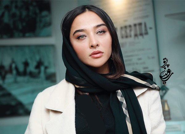 تاریخ و زمان وبگردی؛ شیکترین مدل مانتوهای “ آناهیتا در گاهی” علاقه خاص به رنگ مشکی تاریخ و زمان وبگردی؛ شیکترین مدل مانتوهای “ آناهیتا در گاهی” علاقه خاص به رنگ مشکی