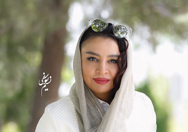 قاب تاریخ روز ؛ ست زرد و طوسی مانتو چهار خونه مهلقا باقری شیک و زیبا قاب تاریخ روز ؛ ست زرد و طوسی مانتو چهار خونه مهلقا باقری شیک و زیبا