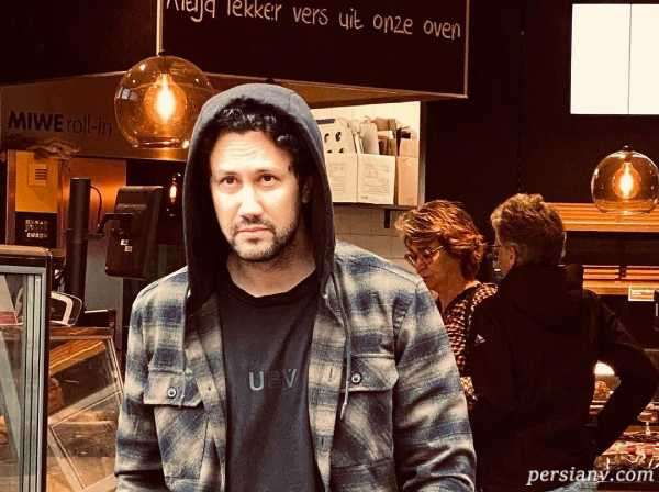 تاریخ و زمان وبگردی؛سلفی آسانسوری شاهرخ استخری و دخترانش با موهای فرفری تاریخ و زمان وبگردی؛سلفی آسانسوری شاهرخ استخری و دخترانش با موهای فرفری