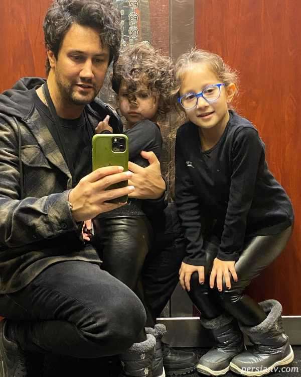 سلفی شاهرخ استخری و دخترانش