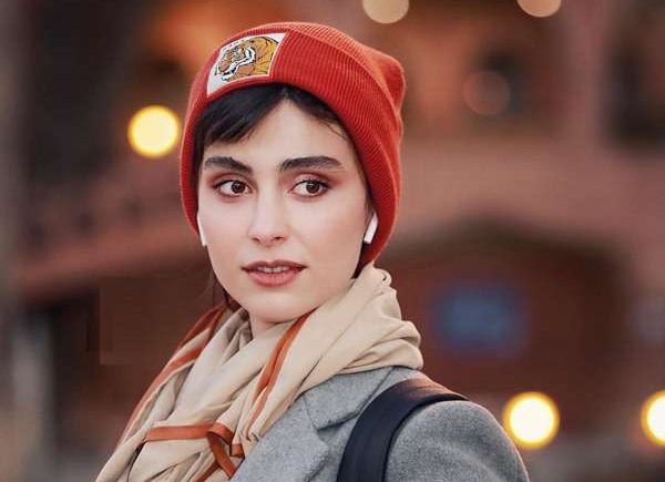 تاریخ و زمان وبگردی؛ لاله مرزبان با این تیپ جدید کلاسیک خودش را شبیه آدری هپبورن کرد تاریخ و زمان وبگردی؛ لاله مرزبان با این تیپ جدید کلاسیک خودش را شبیه آدری هپبورن کرد