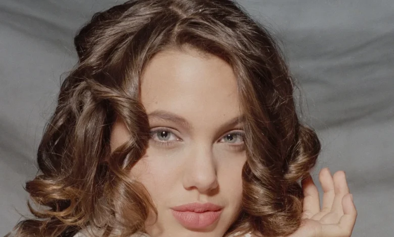 عکس | سفر در زمان ؛چهره جدید آنجلینا جولی زیباروی هالیوود در 50 سالگی عکس | سفر در زمان ؛چهره جدید آنجلینا جولی زیباروی هالیوود در 50 سالگی