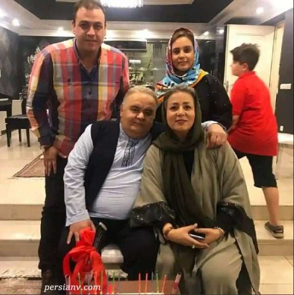 اکبر عبدی در کنار خانواده اش خانواده اکبر عبدی
