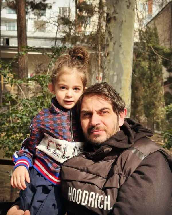 آپامه برادر زاده رضا گلزار