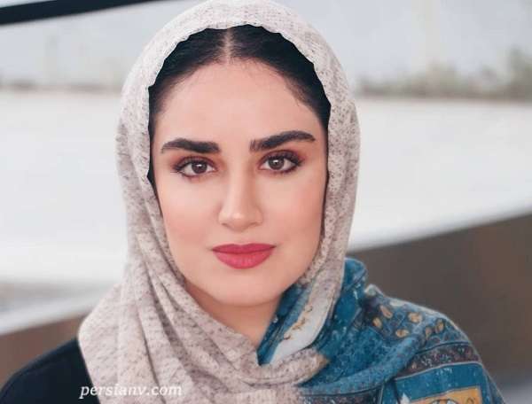 تاریخ و زمان وبگردی؛ عکس از هانیه غلامی با چادر زیبای پروانه ای در امامزاده / بوسه پر مهر بازیگر جوان بر سر گنجشک کوچولو تاریخ و زمان وبگردی؛ عکس از هانیه غلامی با چادر زیبای پروانه ای در امامزاده / بوسه پر مهر بازیگر جوان بر سر گنجشک کوچولو