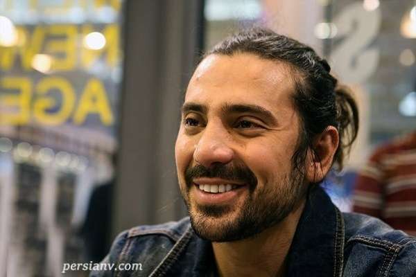 تاریخ و زمان وبگردی؛ عکس دو نفره امیرعباس گلاب خواننده معروف و مادرش / مادر و پسر مثل سیبی هستن که از وسط نصف کردن تاریخ و زمان وبگردی؛ عکس دو نفره امیرعباس گلاب خواننده معروف و مادرش / مادر و پسر مثل سیبی هستن که از وسط نصف کردن