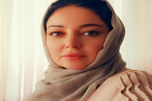 تاریخ و زمان وبگردی؛ لباس عروس شیک و منحصر به فرد مادر رزیتا غفاری با طراحی خاص و الهامبخش تاریخ و زمان وبگردی؛ لباس عروس شیک و منحصر به فرد مادر رزیتا غفاری با طراحی خاص و الهامبخش