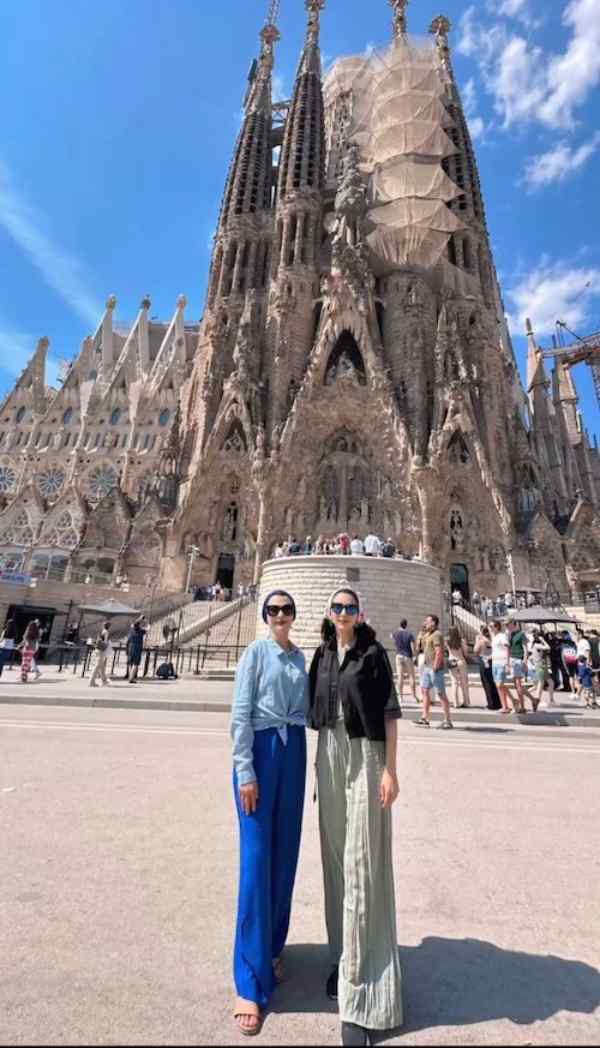 مونا فرجاد و خواهرش مارال