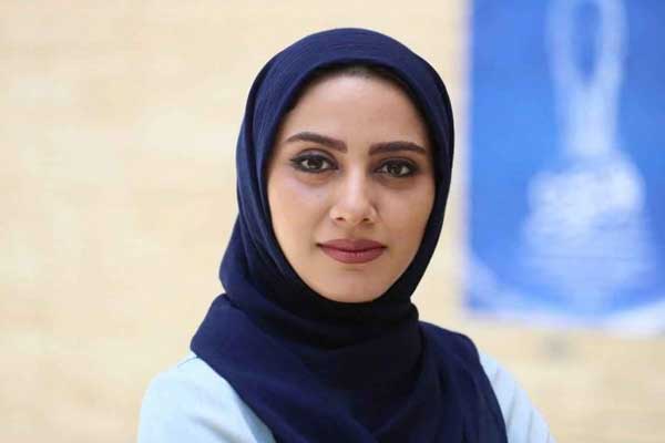 تاریخ و زمان وبگردی؛ تیپ خلاقانه و کت و شلواری مونا فرجاد و پدرش در خارج از کشور تاریخ و زمان وبگردی؛ تیپ خلاقانه و کت و شلواری مونا فرجاد و پدرش در خارج از کشور