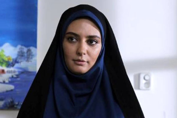 تاریخ و زمان وبگردی؛رونمایی از چهره غیر قابل تشخیص لیندا کیانی با موهای سفید جو گندمی در فروشگاه لباس مردانه تاریخ و زمان وبگردی؛رونمایی از چهره غیر قابل تشخیص لیندا کیانی با موهای سفید جو گندمی در فروشگاه لباس مردانه