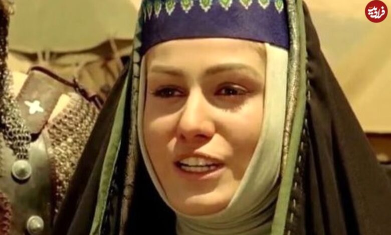 چهره ها در زمان؛«رز رضوی» (همسر وهب نصرانی در مختارنامه) در 43 سالگی در پشتصحنه یک تئاتر عکس؛ سفر زمان؛ «رز رضوی» (همسر وهب نصرانی در مختارنامه) در 43 سالگی در پشتصحنه یک تئاتر