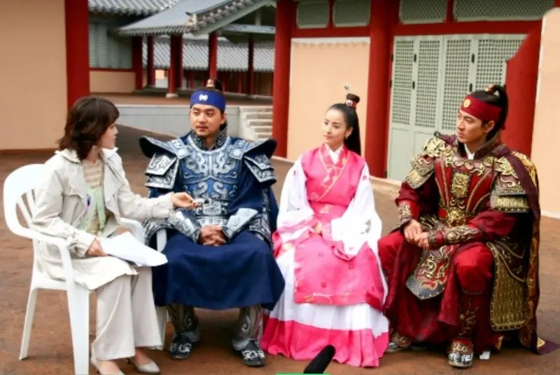 🔥تاریخ وبگردی | عکس مصاحبه «سوسانو، جومونگ و تسو» در پشتصحنه سریال 🔥تاریخ وبگردی | عکس مصاحبه «سوسانو، جومونگ و تسو» در پشتصحنه سریال