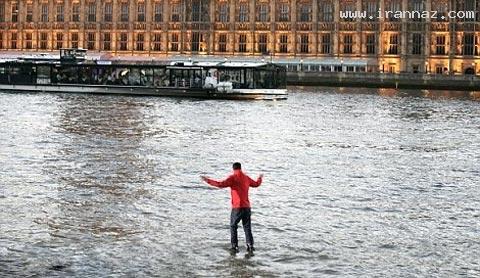 راه رفتن جادوگر انگلیسی برروی رودخانه تایمز +عکس راه رفتن جادوگر انگلیسی برروی رودخانه تایمز +عکس