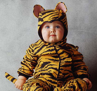 تصاویرکودکان در لباسهای عجیب و جالب تصاویرکودکان در لباسهای عجیب و جالب