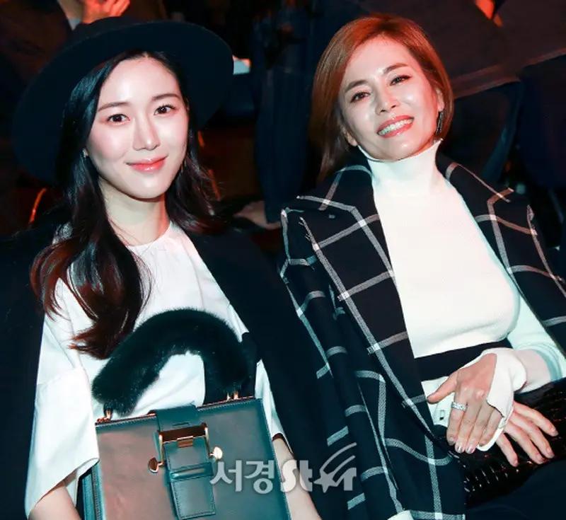 🔥تاریخ وبگردی |عکس تماشایی مادر تسو 11 سال بعد از سریال «جومونگ» در کنار دخترش لی دا این 🔥تاریخ وبگردی |عکس تماشایی مادر تسو 11 سال بعد از سریال «جومونگ» در کنار دخترش لی دا این