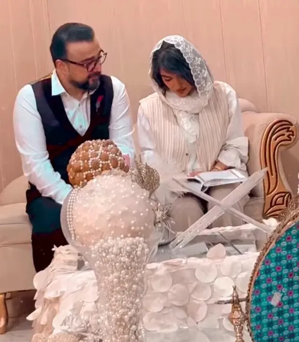 🔥تاریخ وبگردی | عکس جدید منتشرشده از مونا کرمی و سپند امیرسلیمانی در مراسم عقدشان 🔥تاریخ وبگردی | عکس جدید منتشرشده از مونا کرمی و سپند امیرسلیمانی در مراسم عقدشان