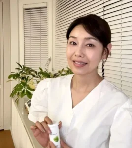 نگاه روز | |عکس «سولان، زن تسو» در سریال جومونگ در حال تبلیغ محصولات آرایشی نگاه روز | |عکس «سولان، زن تسو» در سریال جومونگ در حال تبلیغ محصولات آرایشی