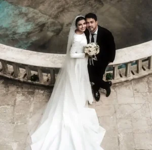 نگاه روز | عکس «شیوا موحد» بچه مهندس 4 با لباس عروس در کنار همسرش