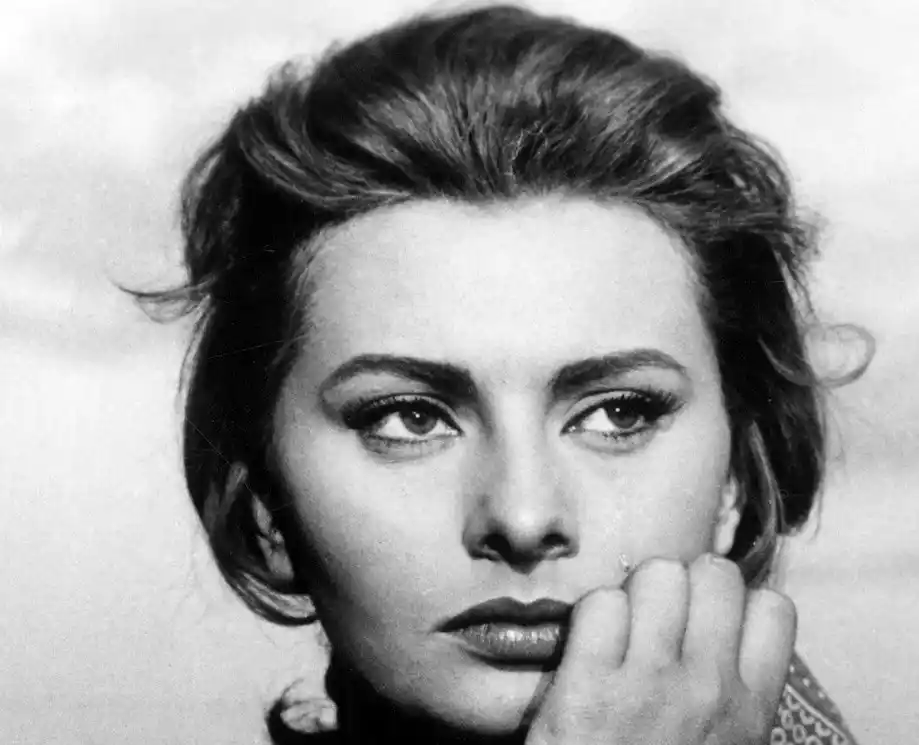 عکس جدید | چهره و استایل «سوفیا لورن» در 20 سالگی سال 1333 عکس جدید | چهره و استایل «سوفیا لورن» در 20 سالگی سال 1333