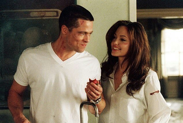 عشق شدید بازیگر پولدار هالیوودی به آنجلینا جولی (عکس) عشق شدید بازیگر پولدار هالیوودی به آنجلینا جولی (عکس)